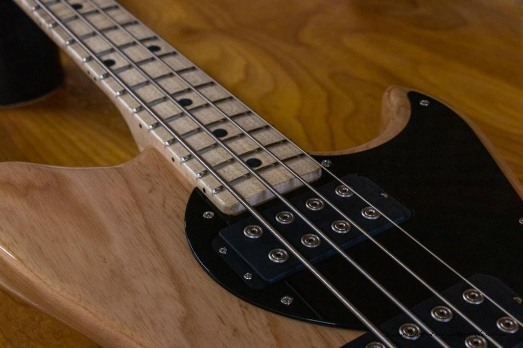 Custom Shop Fallout 2 Short Scale bass in Natural over Swamp Ash-3