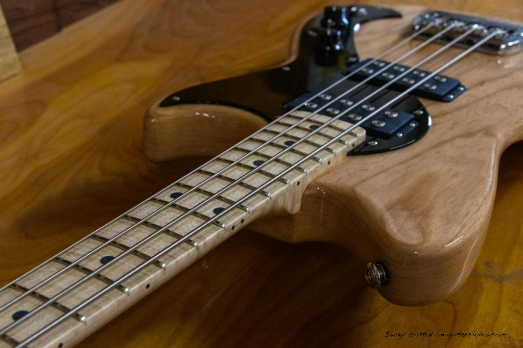 Custom Shop Fallout 2 Short Scale bass in Natural over Swamp Ash-5