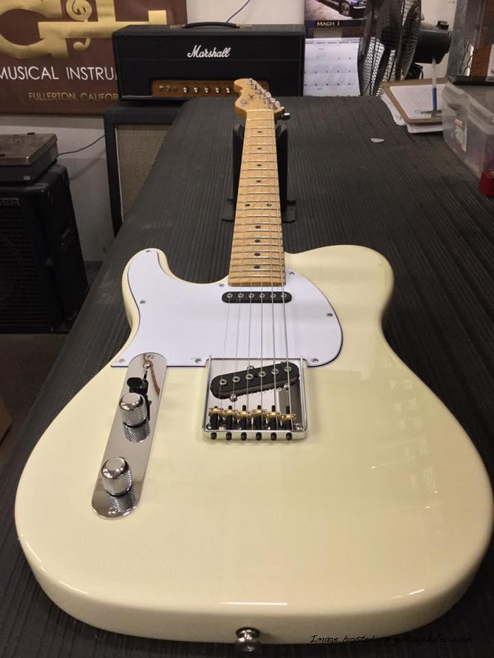 lefty AC in Vintage White