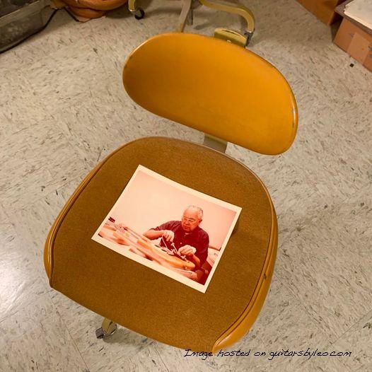 Leos chair and photo