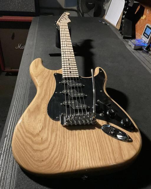 Fullerton Deluxe Comanche in Vintage Natural over Swamp Ash