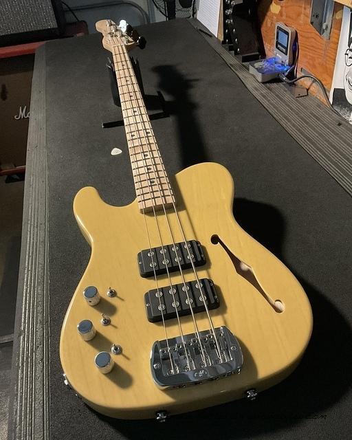 Lefty ASAT Bass Semi-Hollow in Butterscotch Blonde over swamp ash