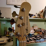 CLF-Heritage-L-2000-headstock